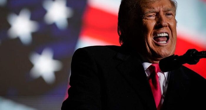 Donald Trump está lanzando un ataque preventivo contra el fiscal Alvin Bragg en el período previo a una posible acusación penal en Nueva York