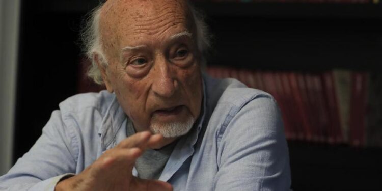 Manuel Vicent: «No tengo terror a la página en blanco, sino a la página escrita»