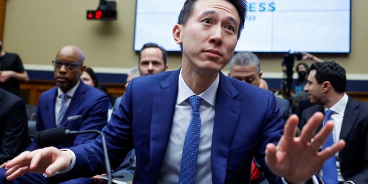 El CEO de TikTok fue interrogado por los legisladores de ambos partidos sobre si la aplicación de propiedad china puede proteger la privacidad estadounidense.